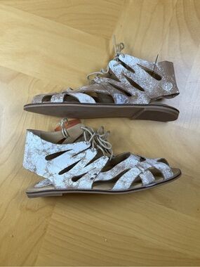 Latigo White and Brown Lace-Up Cutout Leather Sandals with White Paint Detail